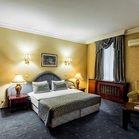 Hotel Ambassador à Almaty Extérieur photo