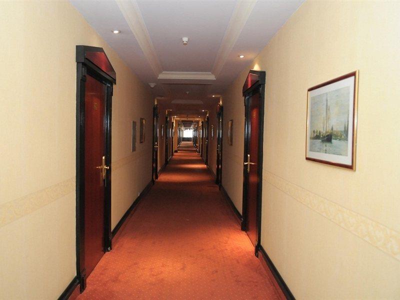 Hotel Ambassador à Almaty Extérieur photo