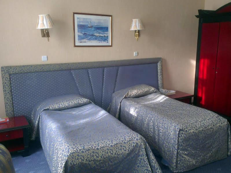 Hotel Ambassador à Almaty Extérieur photo