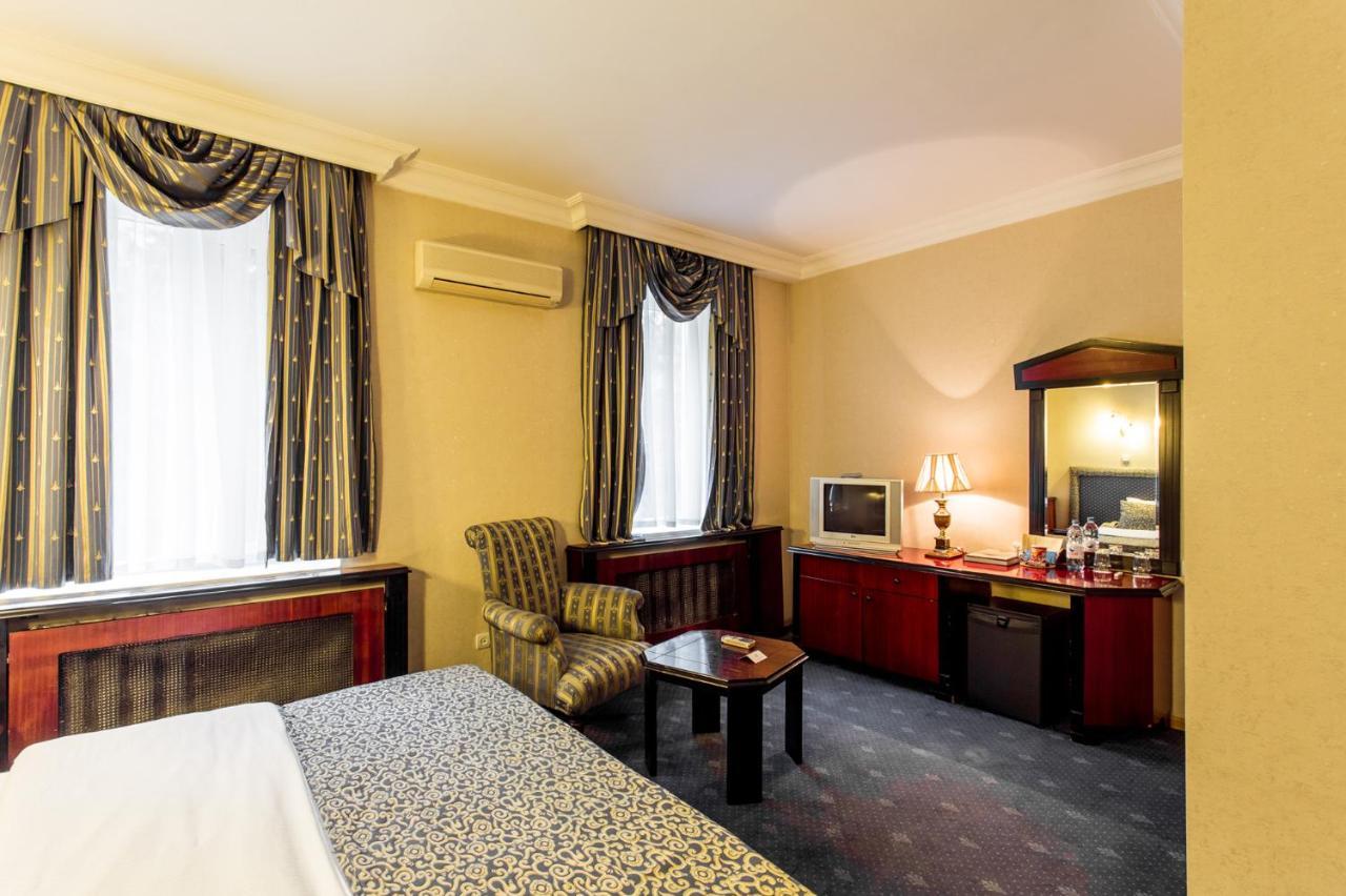 Hotel Ambassador à Almaty Extérieur photo