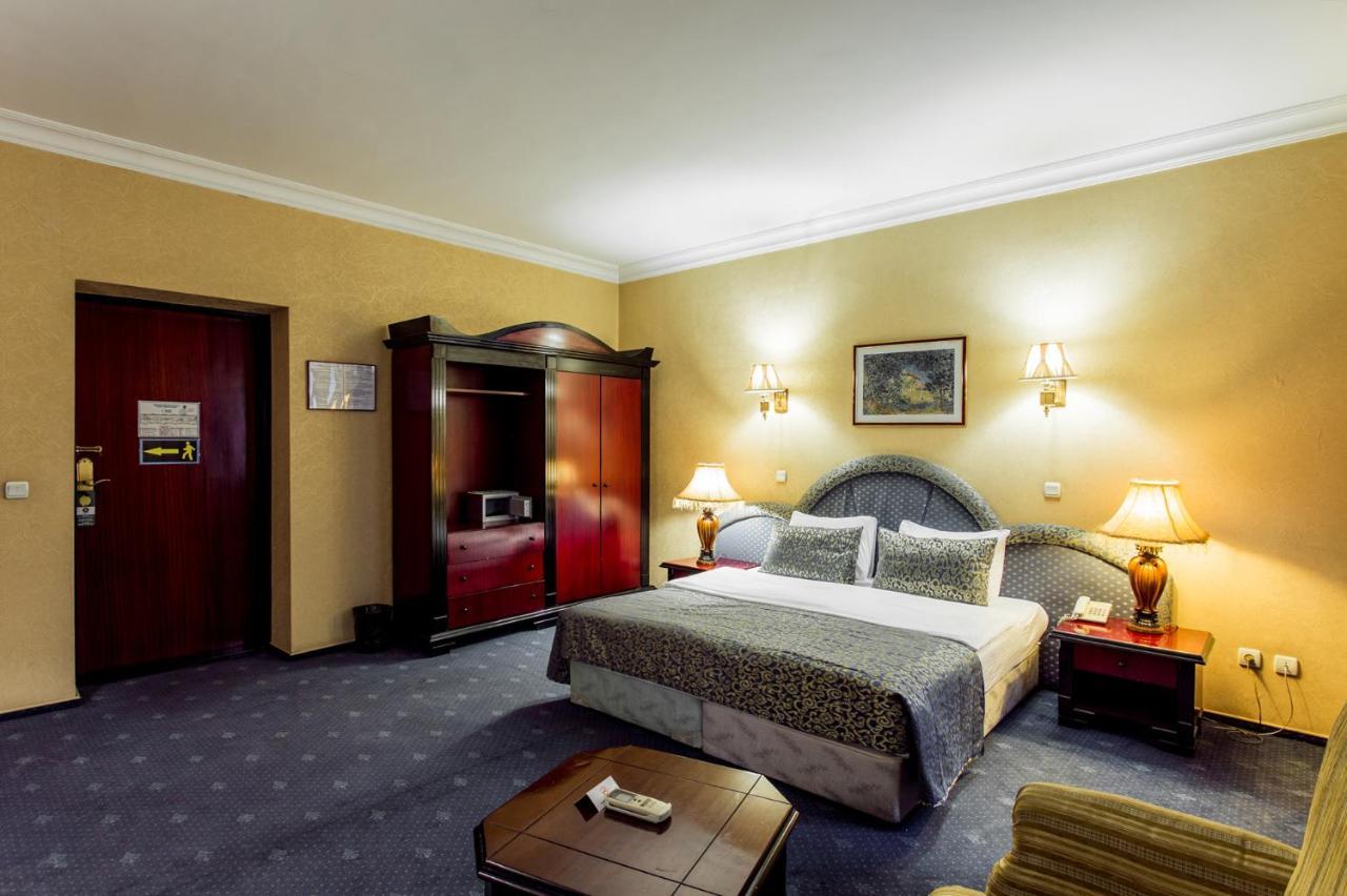 Hotel Ambassador à Almaty Extérieur photo
