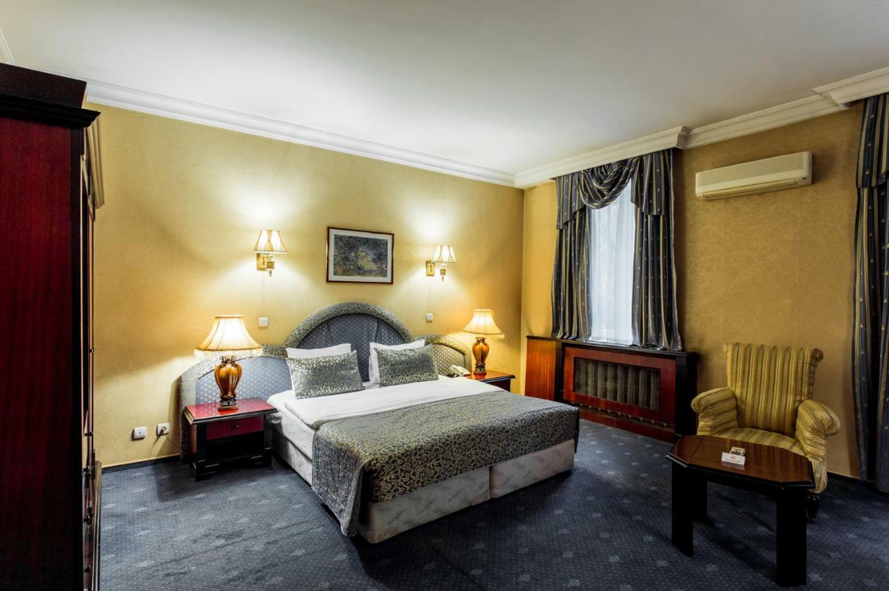 Hotel Ambassador à Almaty Extérieur photo